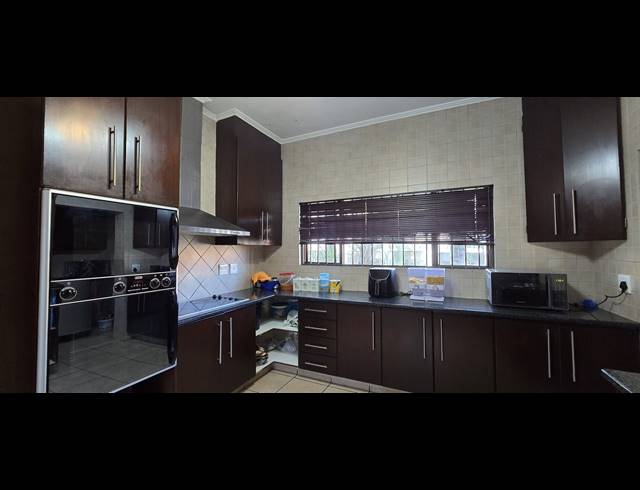 4 BEDROOM HOUSE FOR SALE IN ROOIHUISKRAAL NORTH